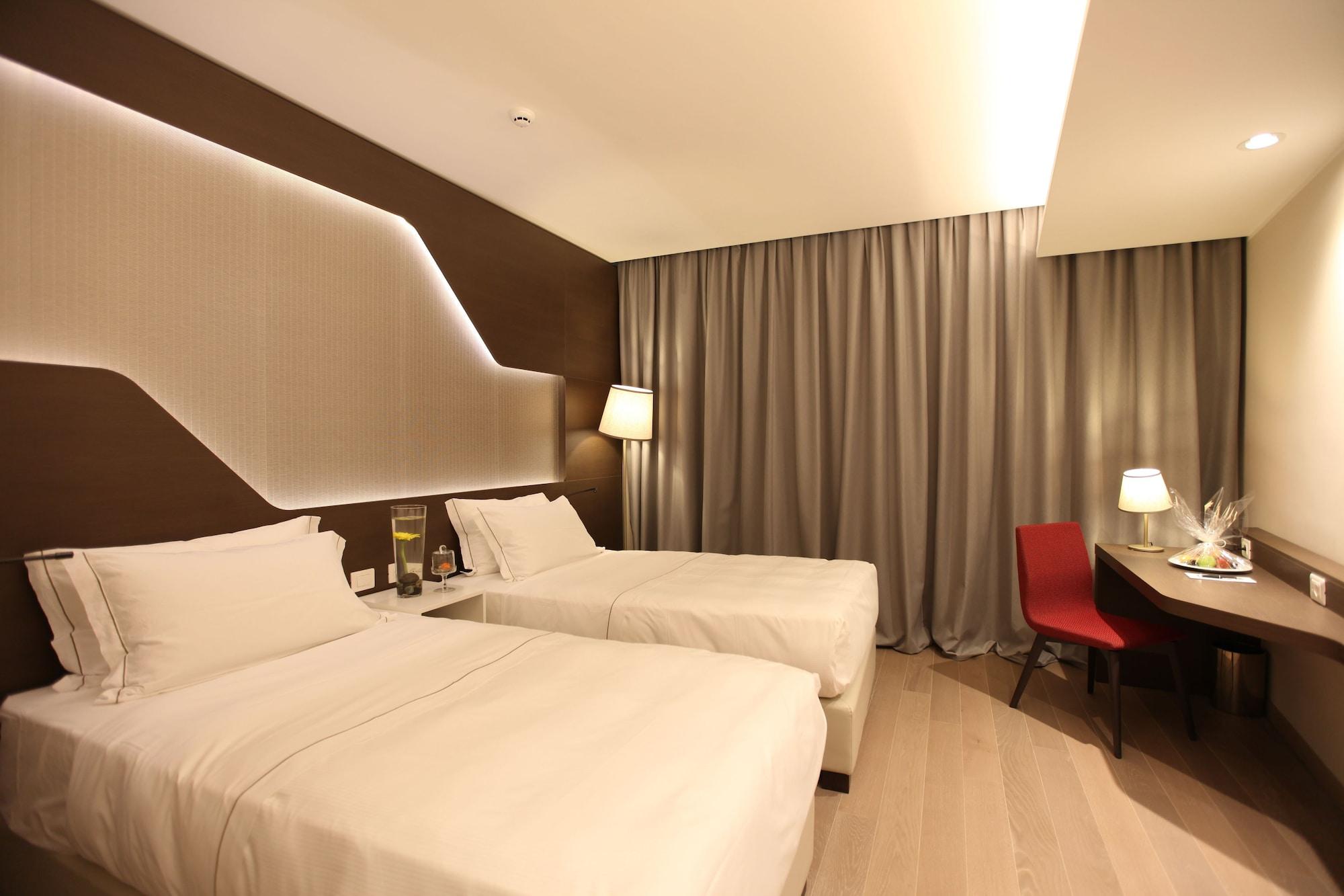 Doubletree By Hilton Yerevan City Centre מראה חיצוני תמונה