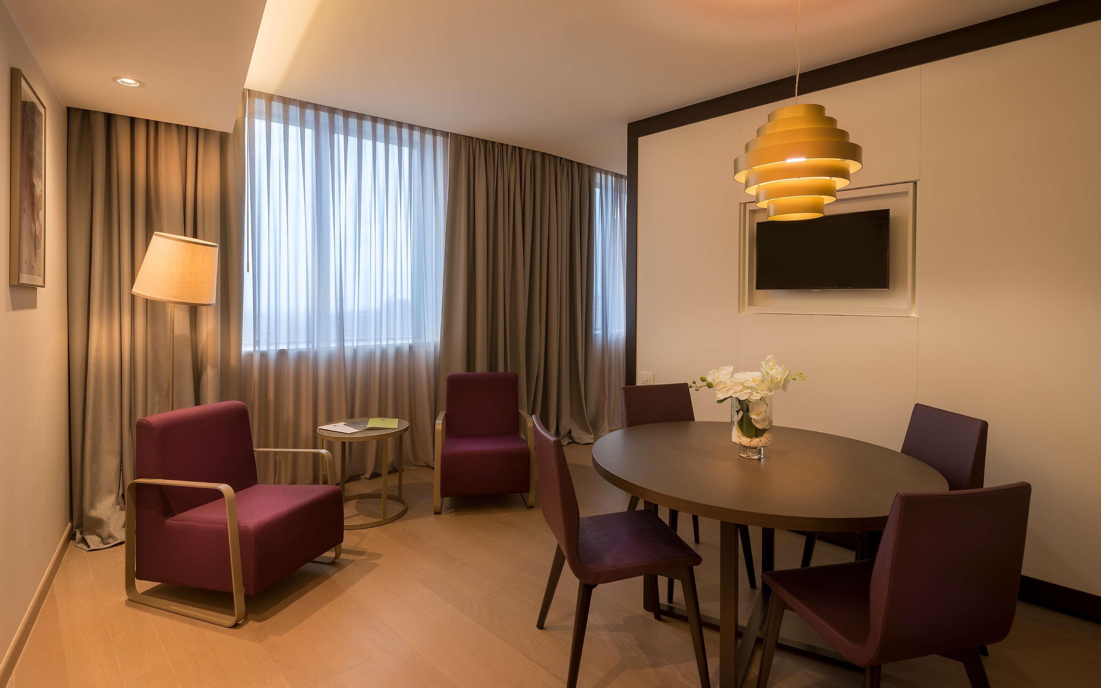 Doubletree By Hilton Yerevan City Centre מראה חיצוני תמונה