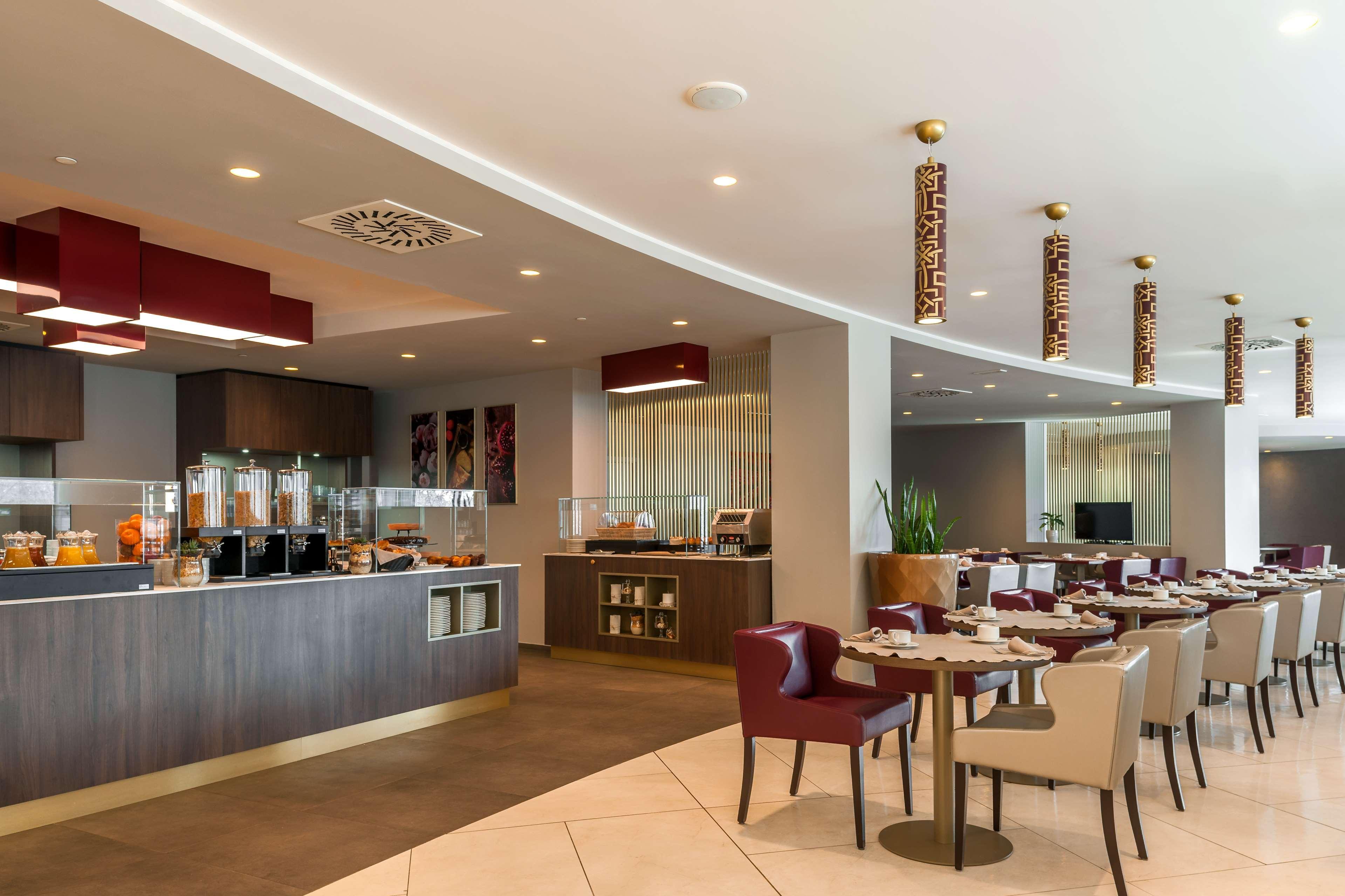 Doubletree By Hilton Yerevan City Centre מראה חיצוני תמונה