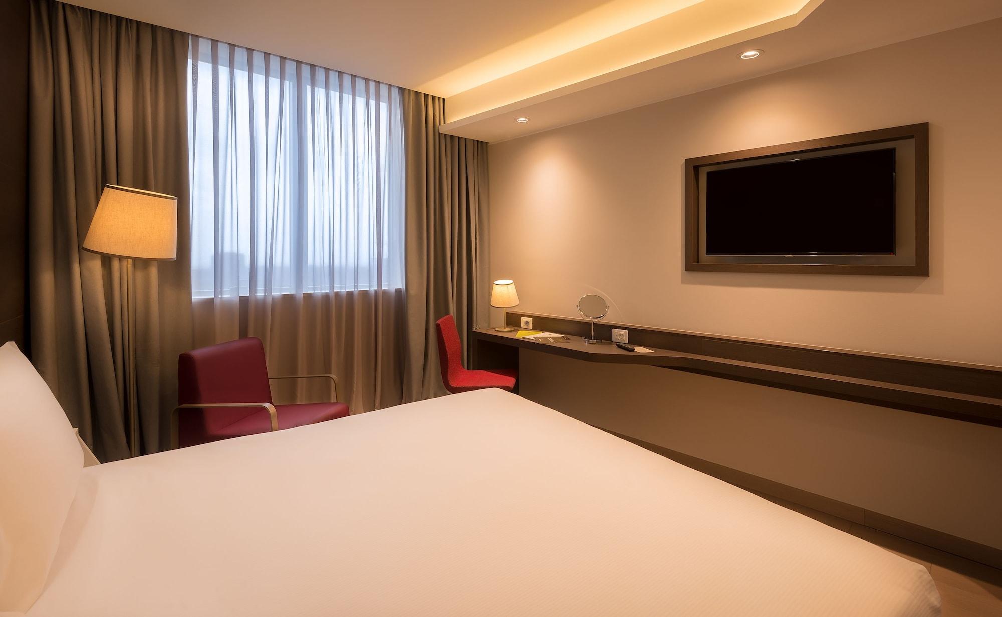 Doubletree By Hilton Yerevan City Centre מראה חיצוני תמונה