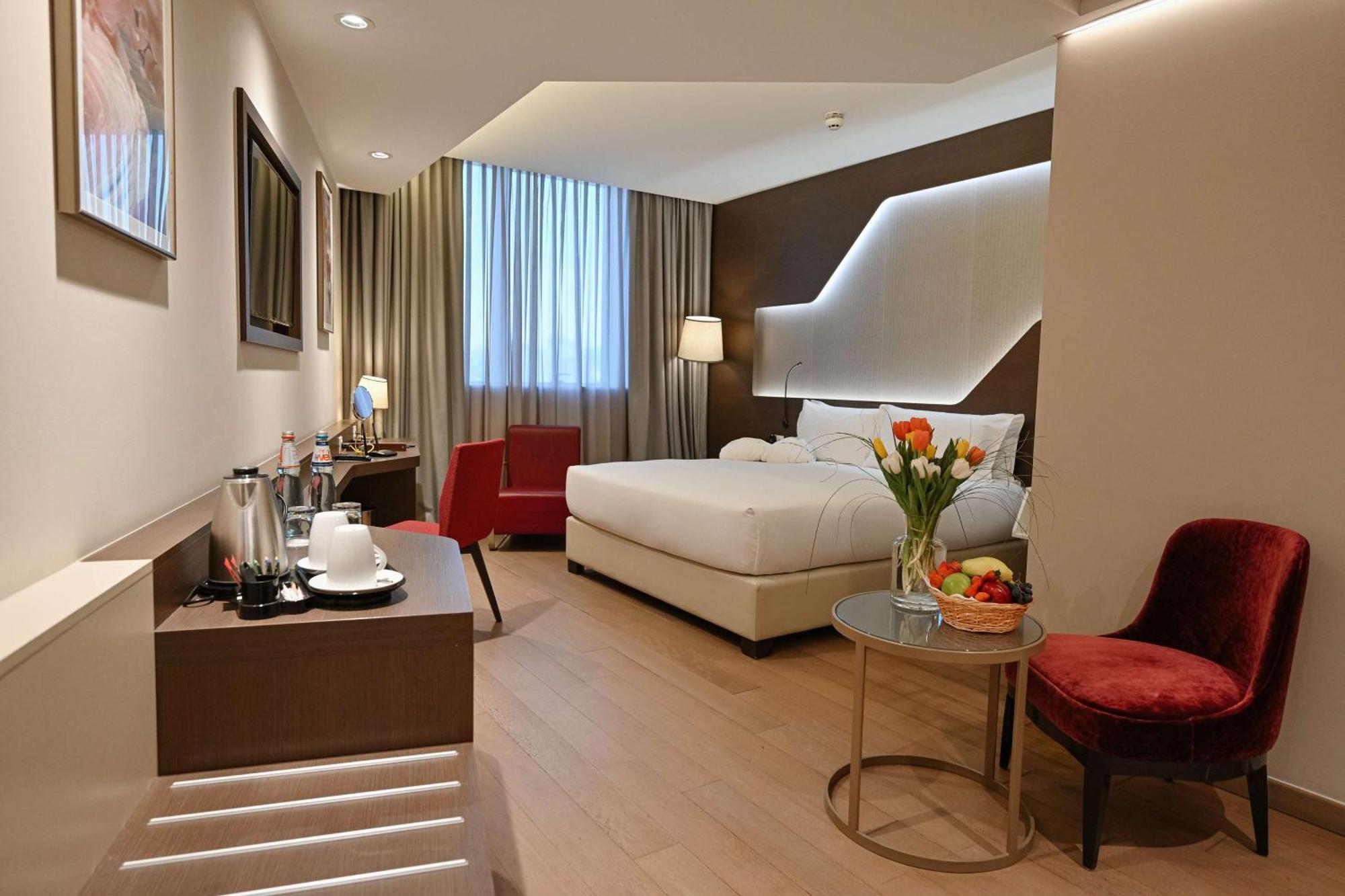 Doubletree By Hilton Yerevan City Centre מראה חיצוני תמונה