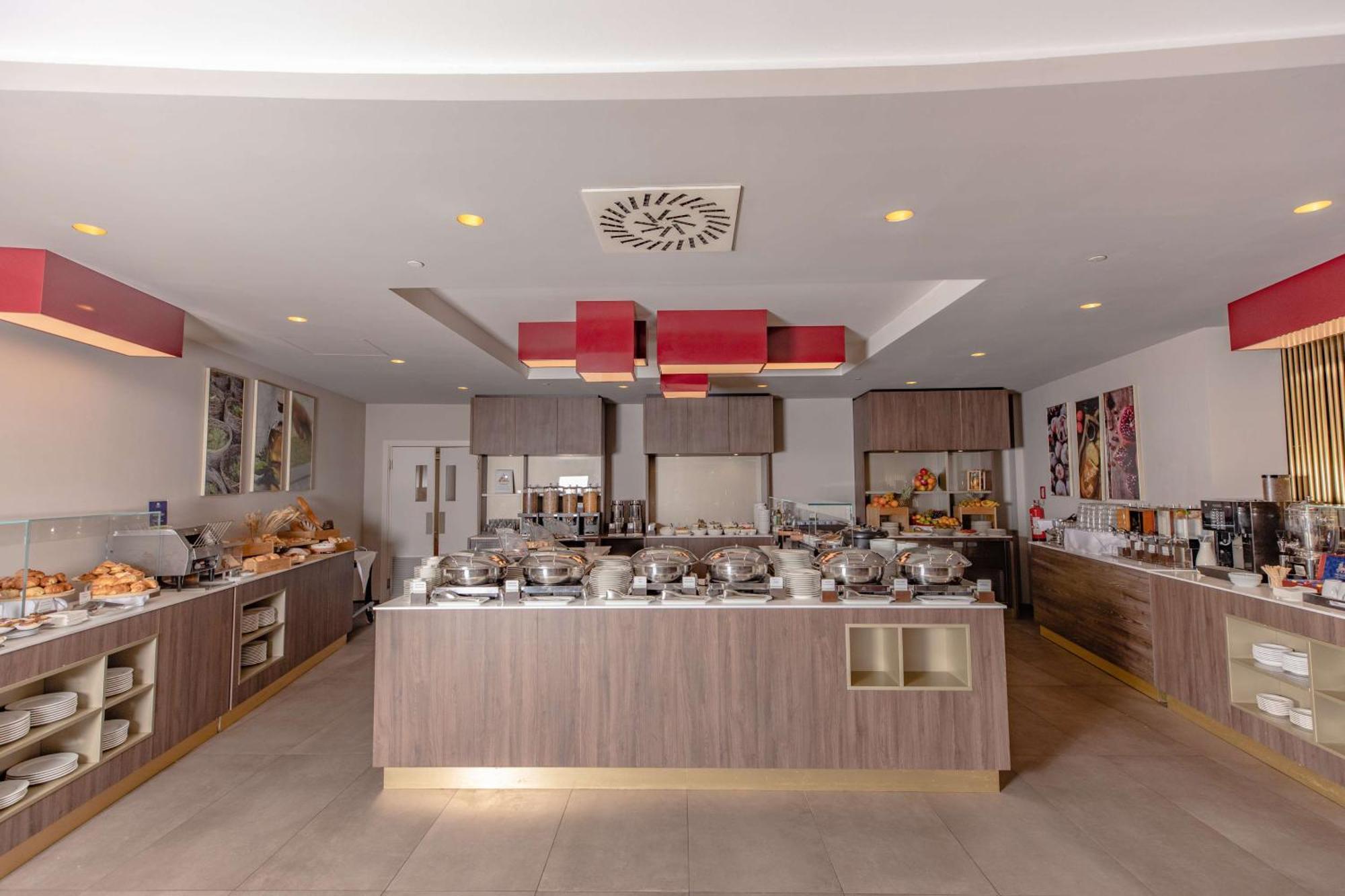 Doubletree By Hilton Yerevan City Centre מראה חיצוני תמונה