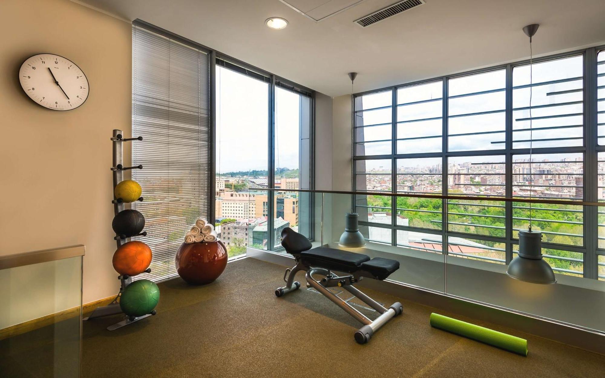 Doubletree By Hilton Yerevan City Centre מראה חיצוני תמונה